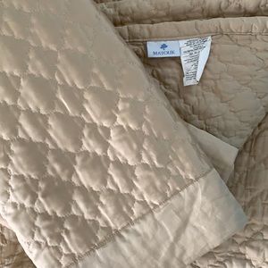 Matouk Queen Set EUC